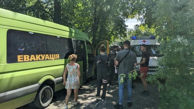 Безплатна евакуація з Донеччини: контакти органів влади та благодійників