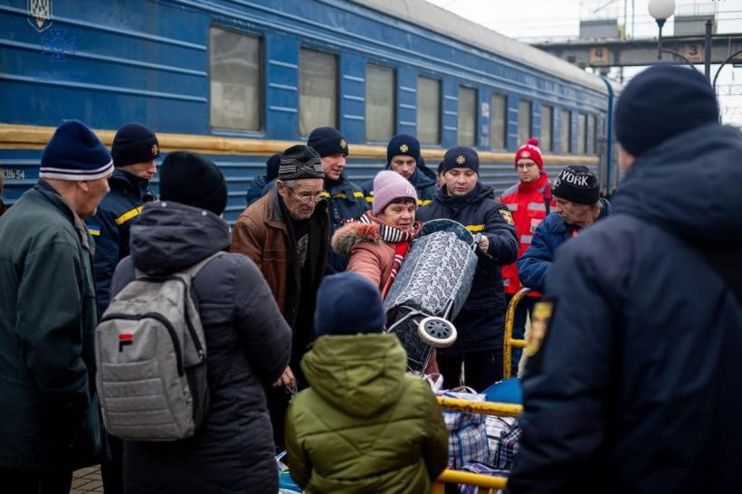 Ще з сімох населених пунктів Донеччини примусово евакують 146 дітей