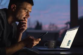 Світло відключили не за графіком: куди скаржитися на порушення