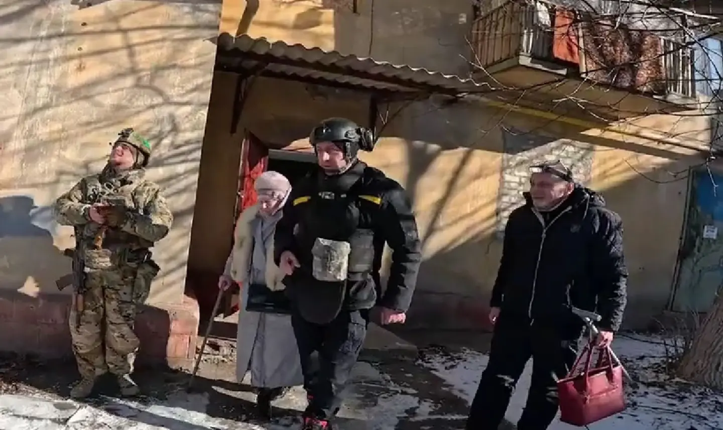 Рятувальники евакуювали з Дружківки дев’ятеро людей, серед яких більшість маломобільних (відео)