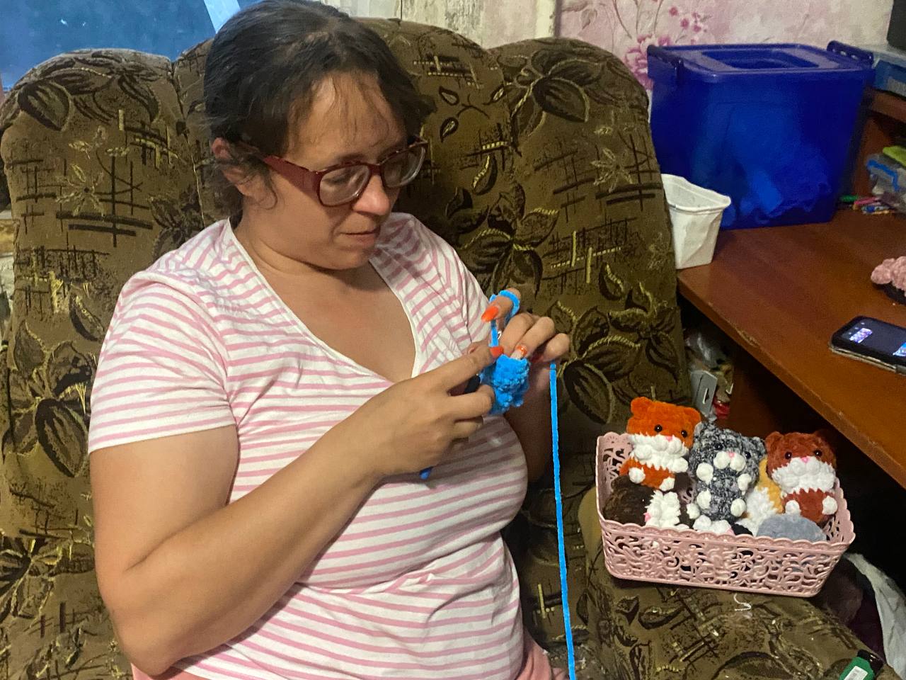 Зроблено ВПО Авторські іграшки та патріотичні сувеніри із Запоріжжя: як підтримати майстриню, яка самотужки виховує сина з аутизмом