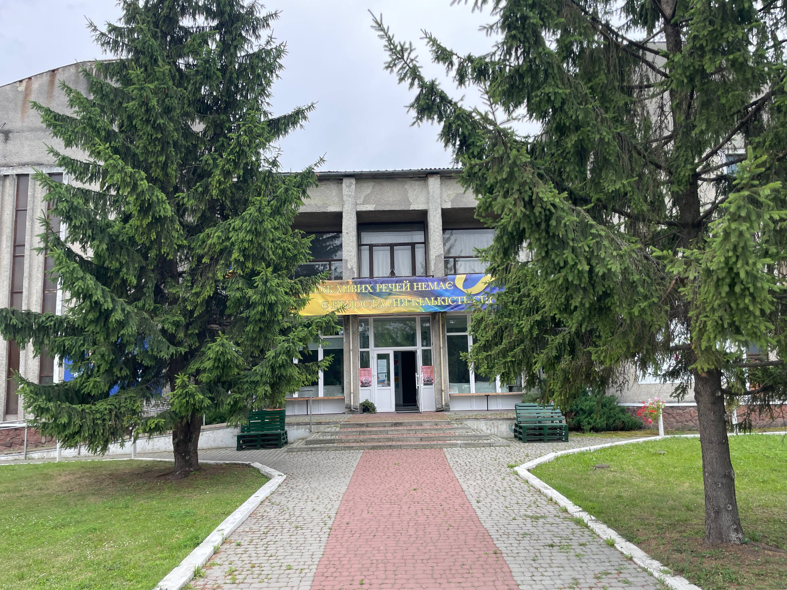 Спецпроєкти Допомоги стає менше, а переселенці залишаються: як живуть ВПО у Лужанах
