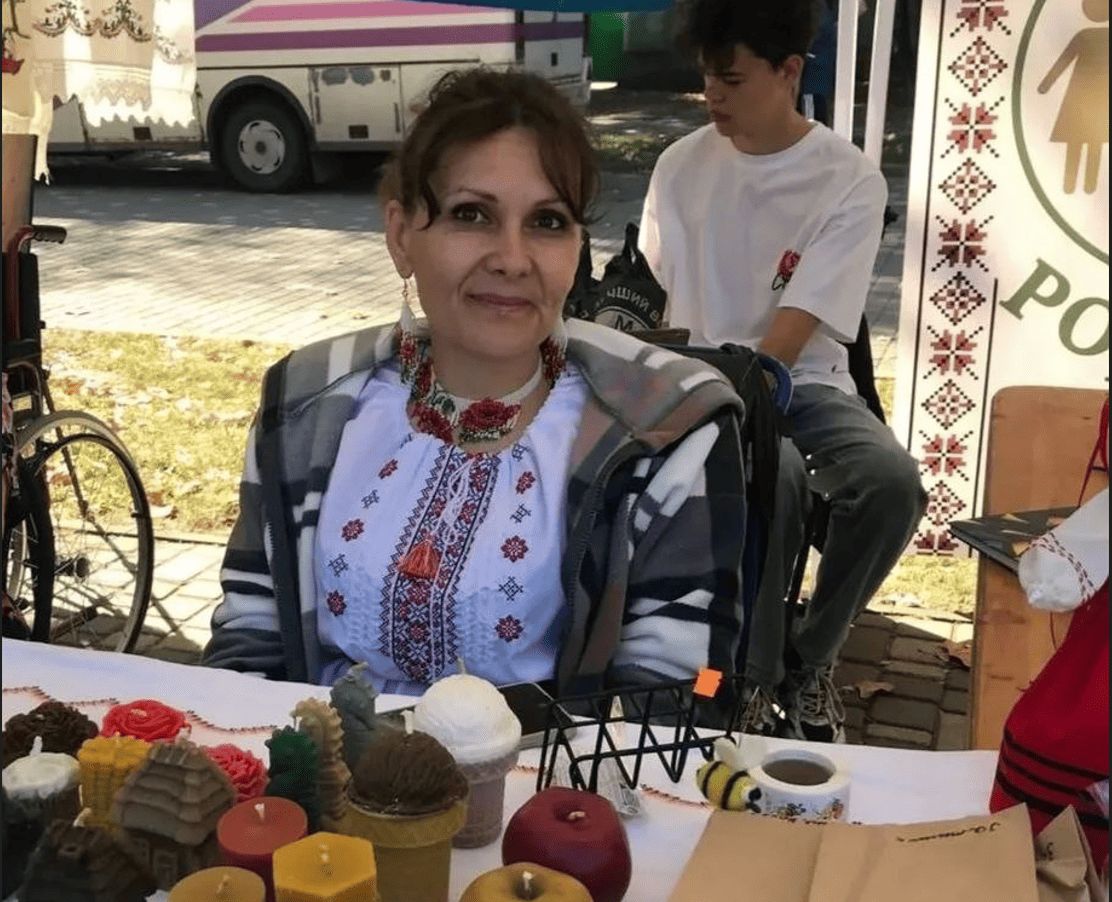 Зроблено ВПО Від хатинки до стели Донеччини: які свічки створює майстриня зі Слов’янська